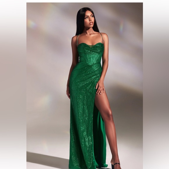 Stunning gown - Picture 3 of 5